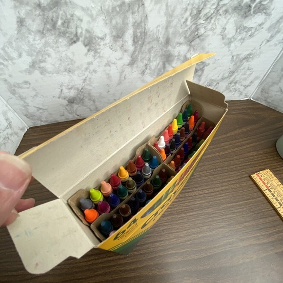 Vintage 1994 Crayola 64 box Crayons w Sharpener New And UNUSED - Picture 5 of 7